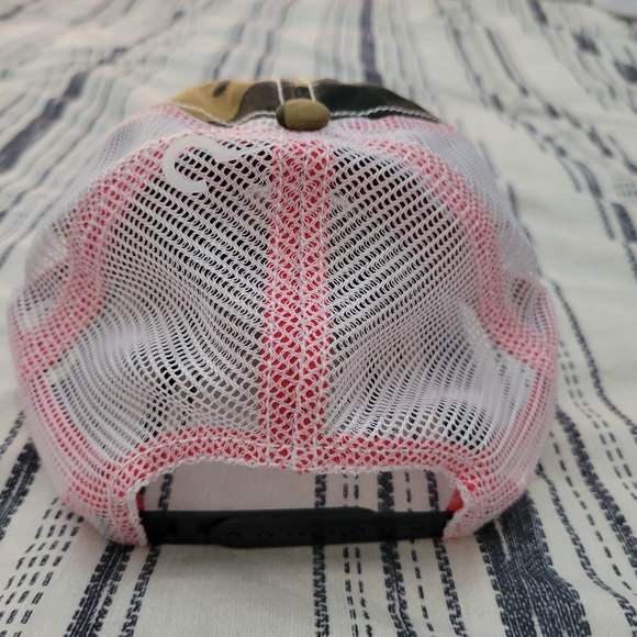 Camo Free Arrow Snapback Trucker Cap - Picture 2 of 2